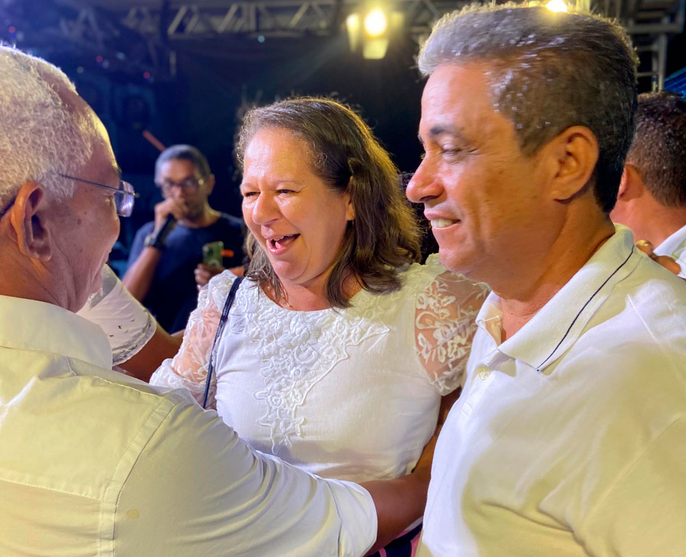 Luciana Leocádio celebra o réveillon no coração de Buriti Bravo, junto com o povo