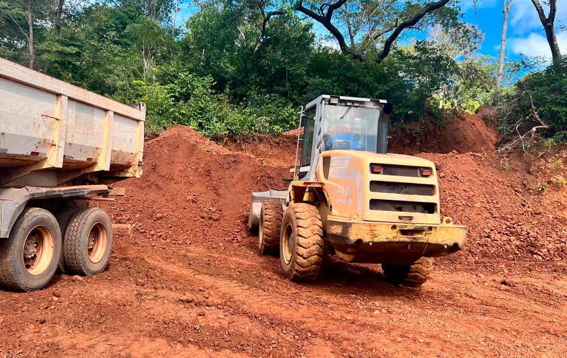 Luciana visita obras de recuperação de estradas vicinais na zona Rural de Buriti Bravo