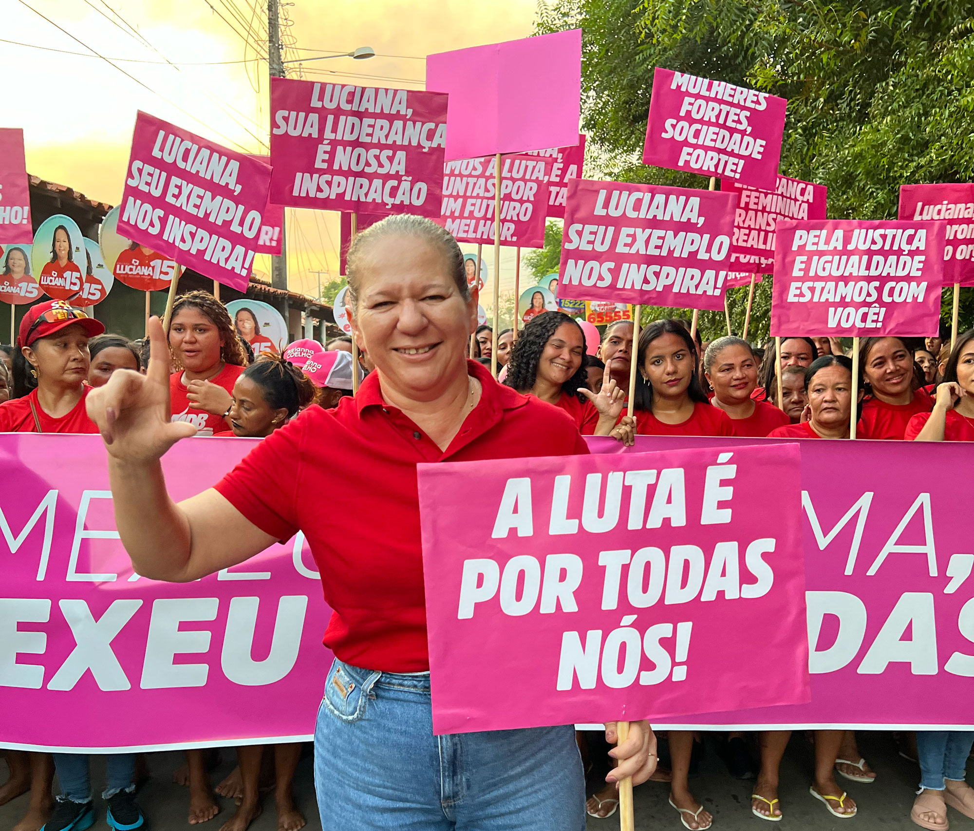 Milhares de mulheres tomam as ruas em apoio à Prefeita Luciana e contra o machismo