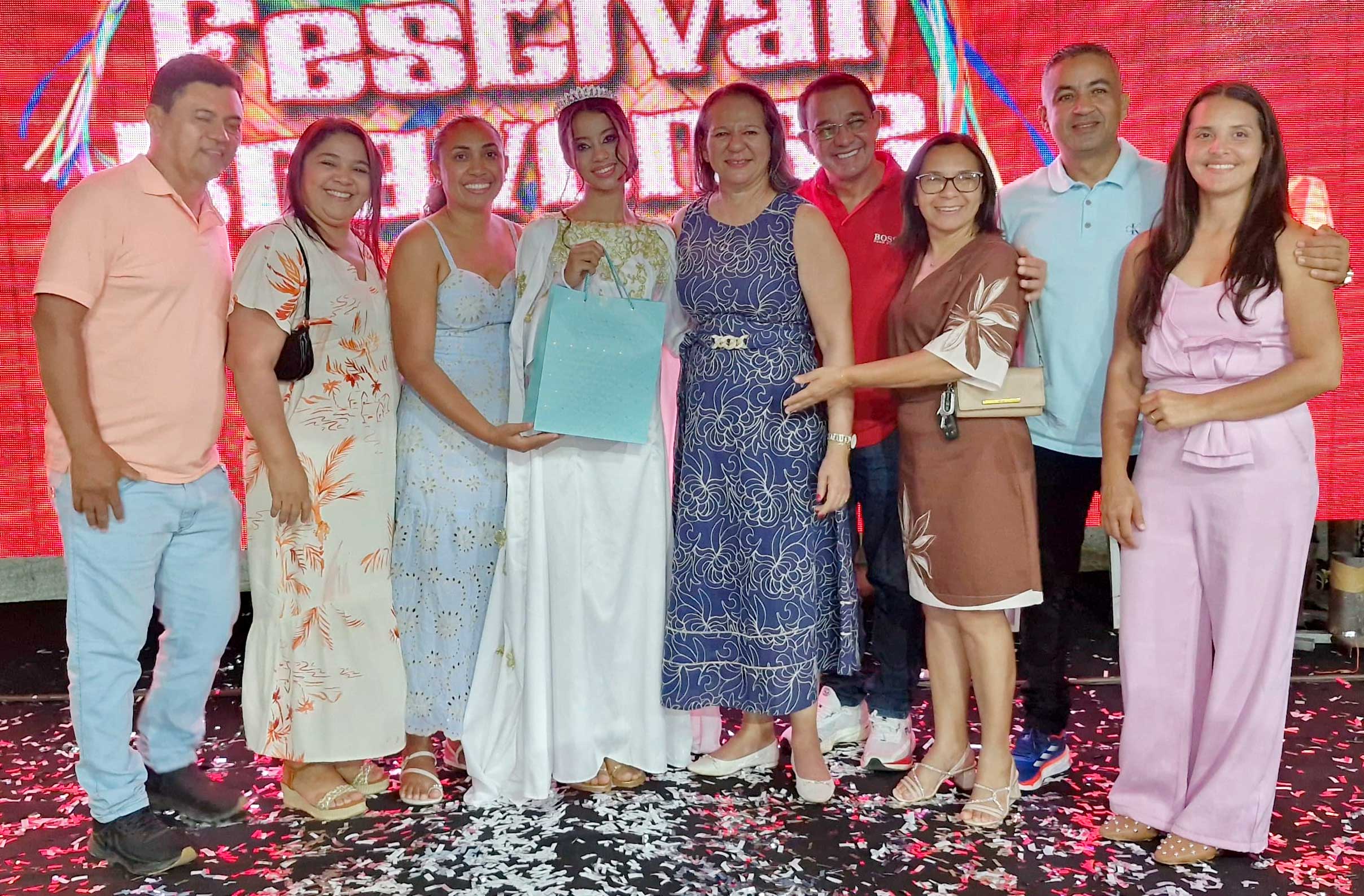 Luciana participa da abertura oficial do Festival Bravense 2025, celebrando fé, cultura e tradição popular