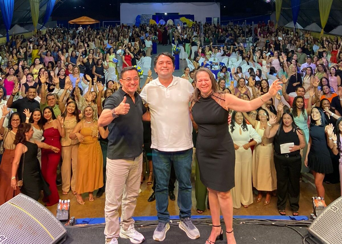 Luciana Leocádio e o Deputado Júnior Lourenço participam de grande festa em homenagem ao Dia dos Professores