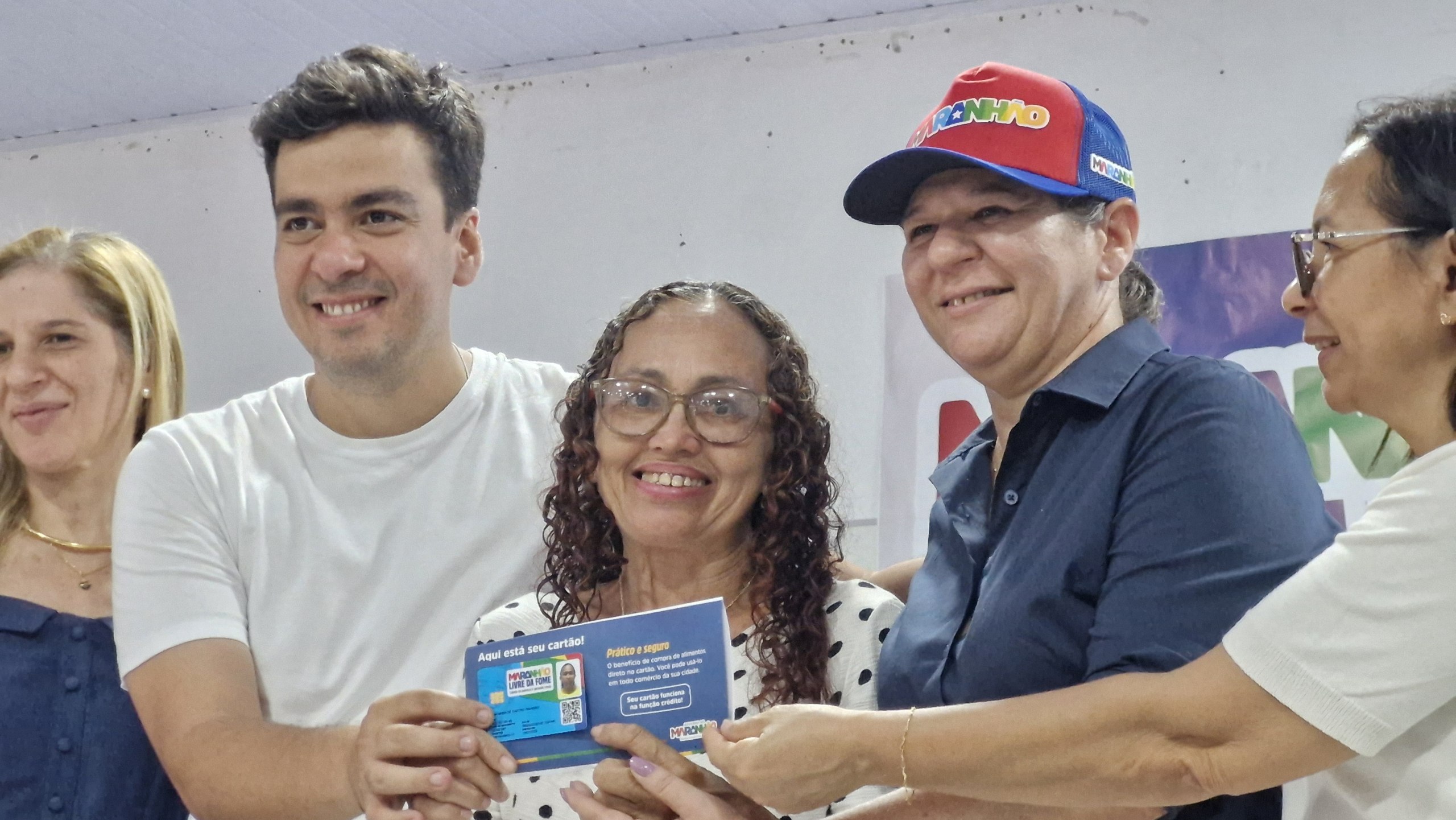 Luciana entrega cartão do Programa Maranhão Livre da Fome para 290 Famílias de Buriti Bravo