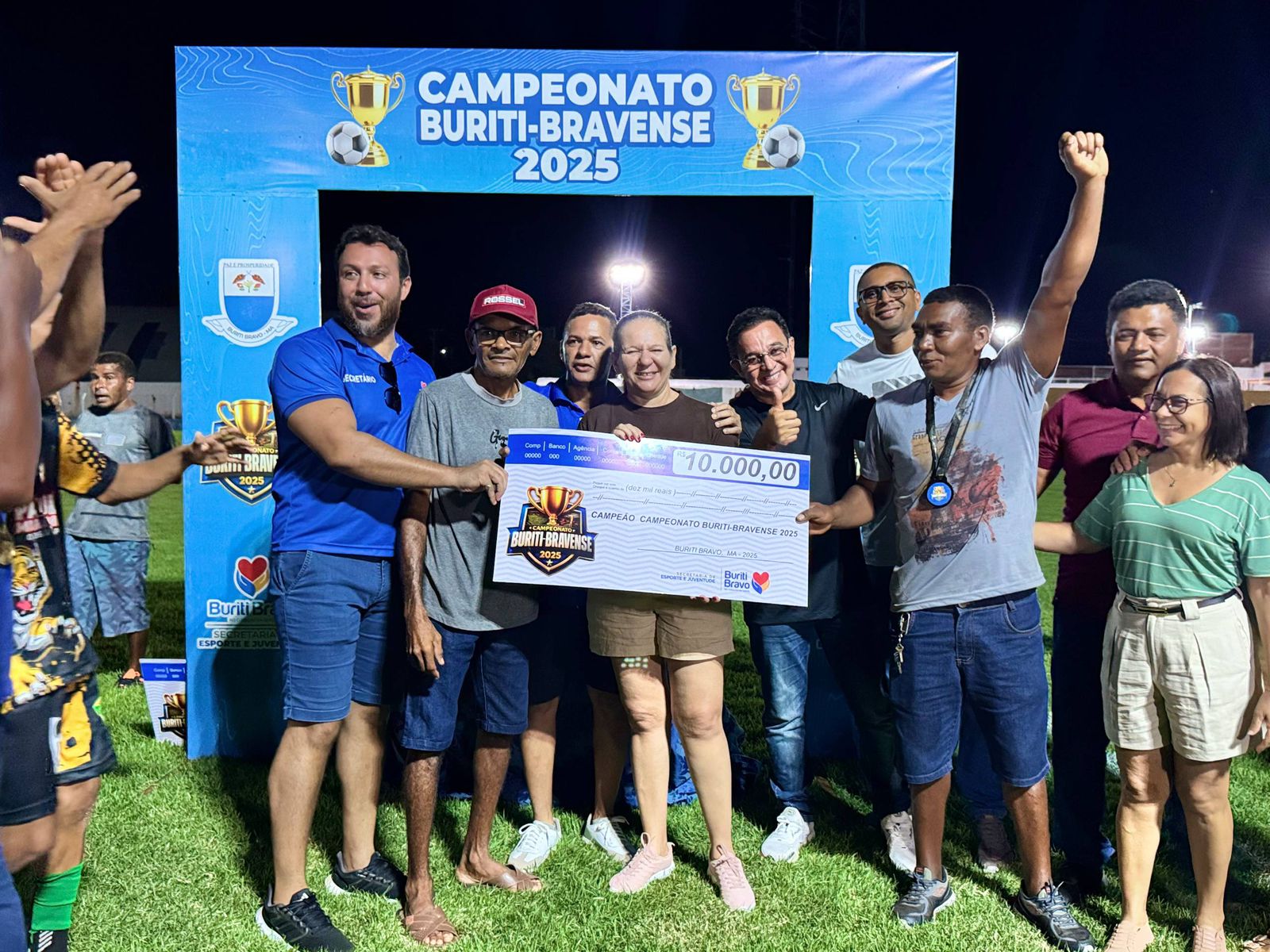 Luciana entrega R$20mil em prêmios na Final do Campeonato Buriti-Bravense de Futebol